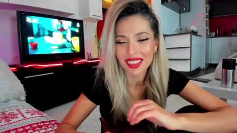 smileytinaa @ myfreecams on 20231215