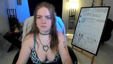 artsybunnyy @ myfreecams on 20231216