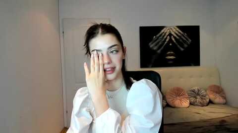 livelyluna @ myfreecams on 20231216