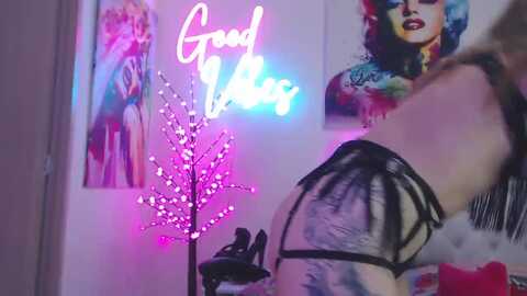 aurabonnet @ myfreecams on 20231217