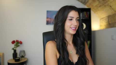 julia_roca @ myfreecams on 20231217