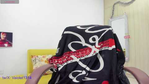 vaiolet1314 @ myfreecams on 20231217