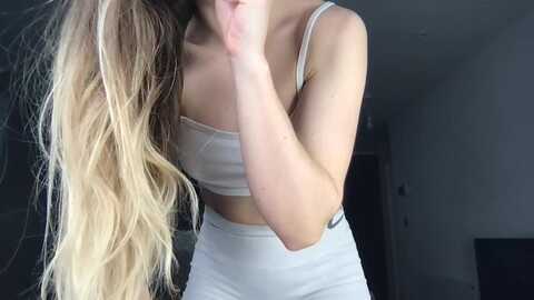 dreamy_peach @ myfreecams on 20231218