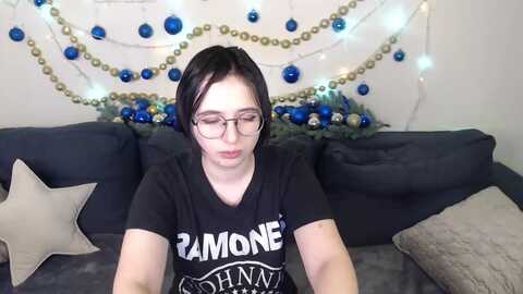 mini_diva @ myfreecams on 20231219