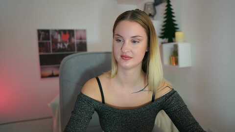 natalliastarr @ myfreecams on 20231219