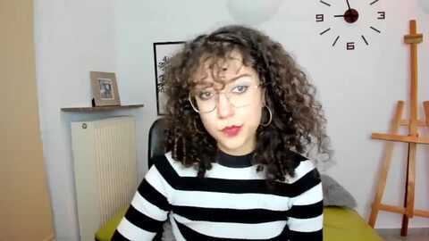 lunaluxee @ myfreecams on 20231220