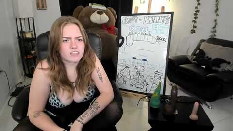 artsybunnyy @ myfreecams on 20231221
