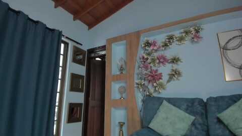 katienolan @ myfreecams on 20231223