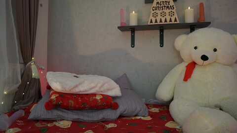 rileyreid_18 @ myfreecams on 20231223