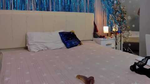 almafancie @ myfreecams on 20231225