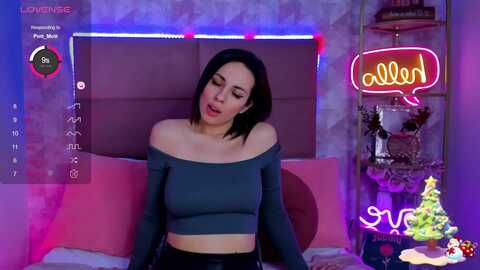 torisantos @ myfreecams on 20231225