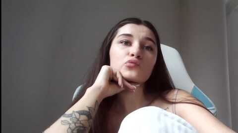 nency_linko @ myfreecams on 20231227
