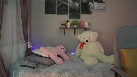 rileyreid_18 @ myfreecams on 20240106