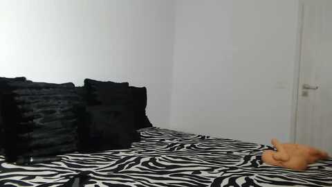 pieceofartt @ myfreecams on 20240114