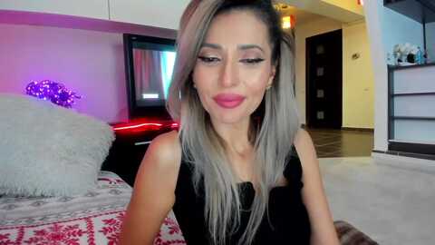 smileytinaa @ myfreecams on 20240117