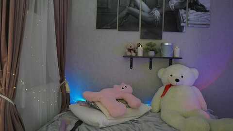 rileyreid_18 @ myfreecams on 20240203