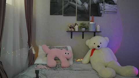 rileyreid_18 @ myfreecams on 20240204