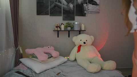 rileyreid_18 @ myfreecams on 20240205