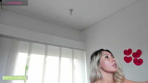 lauravall @ myfreecams on 20240211