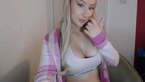 petiteavax @ myfreecams on 20240215