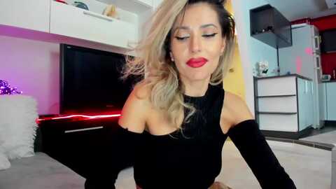 smileytinaa @ myfreecams on 20240229
