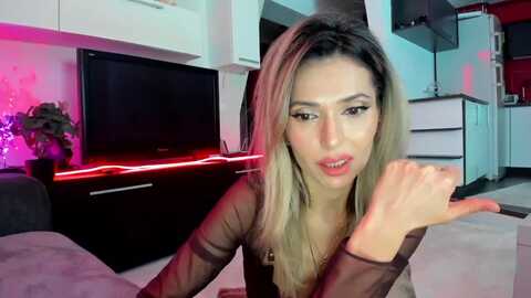 smileytinaa @ myfreecams on 20240304