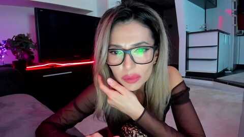 smileytinaa @ myfreecams on 20240305