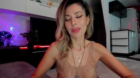 smileytinaa @ myfreecams on 20240311