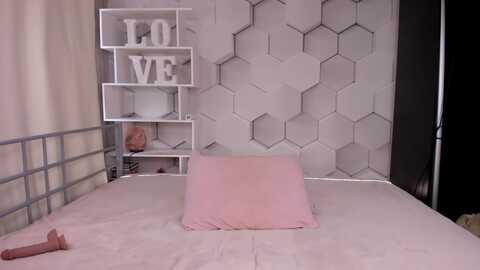 ladylizzi @ myfreecams on 20240313