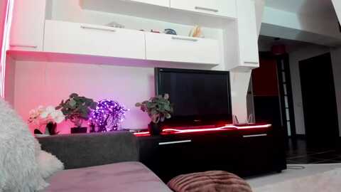 smileytinaa @ myfreecams on 20240313