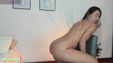 lauravall @ myfreecams on 20240327