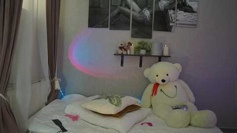 rileyreid_18 @ myfreecams on 20240329