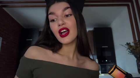 bowtorina @ myfreecams on 20240403