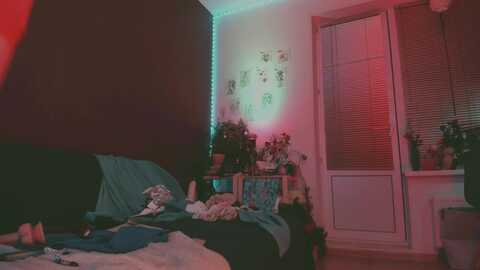 juby_yubi @ myfreecams on 20240418