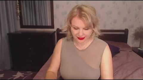 paradisapples @ myfreecams on 20240421