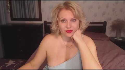 paradisapples @ myfreecams on 20240421