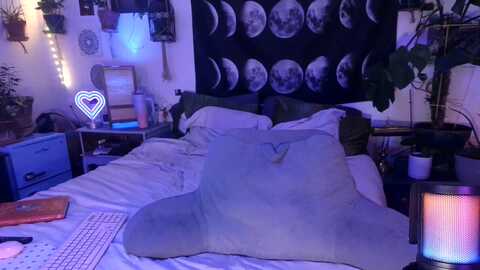lunarlexxx @ myfreecams on 20240422