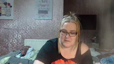 yummymummy39 @ myfreecams on 20240422