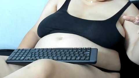 anakareni @ myfreecams on 20240423