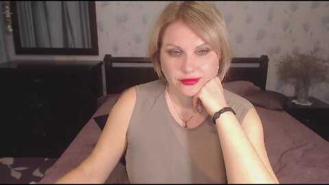 paradisapples @ myfreecams on 20240428