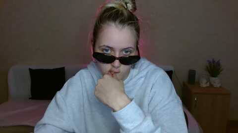 alleiko @ myfreecams on 20240430