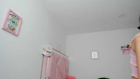 cherrycute666 @ myfreecams on 20240430