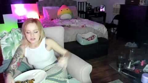 lizzysmallz @ myfreecams on 20240430