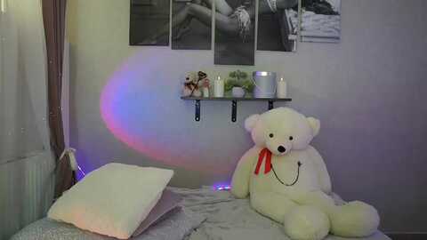 rileyreid_18 @ myfreecams on 20240515