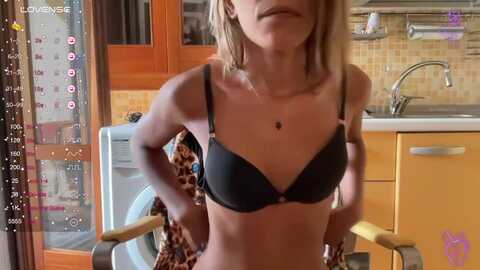 elisabettina02 @ stripchat on 20230827
