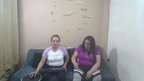 lesb_milf @ stripchat on 20230905