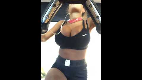 f3ckdolllucy @ stripchat on 20230917
