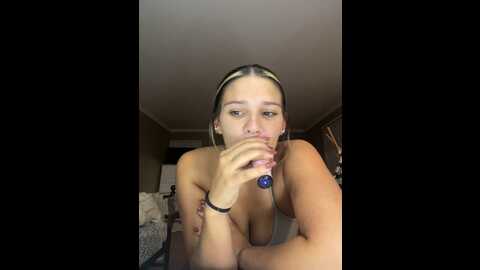misslola2 @ stripchat on 20231003