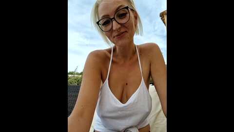 missmialicious @ stripchat on 20231026