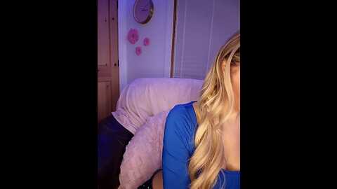 lilyorion @ stripchat on 20231103
